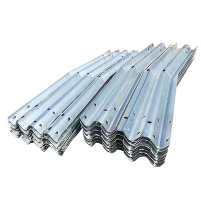 Q235 Q345 Veiligheid op de weg Autostrada Guardrail Kosten per voet met zinkcoating 550-600g/m2