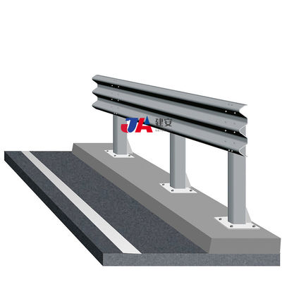 2022 Vervaardiging W Beam Highway Guardrail Block Spacer met Zinkcoating 550-600g/m2