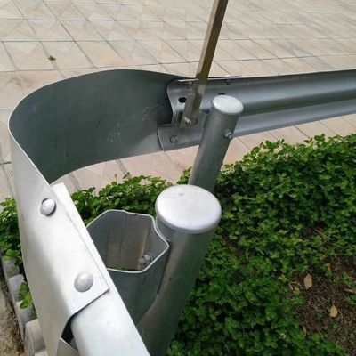 Hoge duurzaamheid gegalvaniseerd poeder gecoat rond post voor snelweg guardrail crash barrière