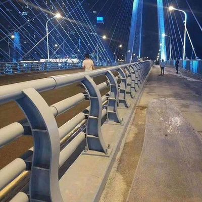 Gepersonaliseerde kleur Highway Guardrail Brug Guardrail met warm gedip galvaniseerd staal