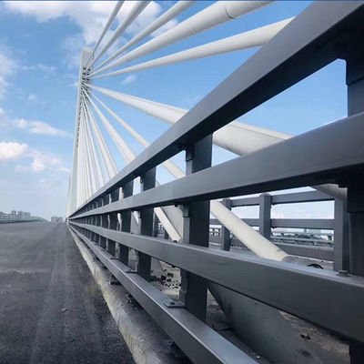Gepersonaliseerde kleur Highway Guardrail Brug Guardrail met warm gedip galvaniseerd staal