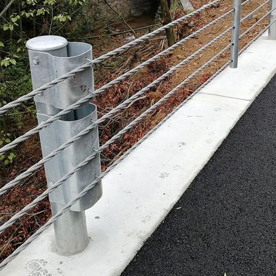 Highway Guardrail kabelbarrière voor verkeersveiligheid in zinkcoating en aangepaste kleur