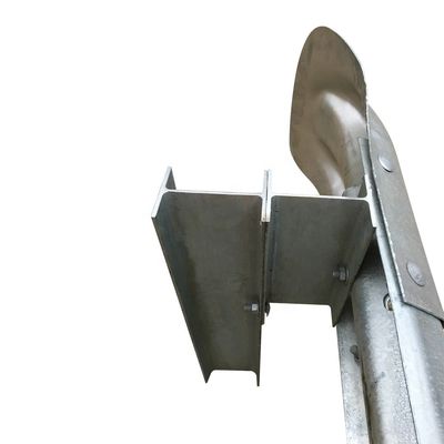 Anti-corrosie warm gedip galvaniseerde snelwegrailpost voor het wegbeschermingssysteem