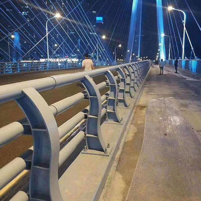 Veiligheidsbeveiligingsrail Staal wegbeveiligingsrail voor brug op maat