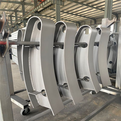Q235 Q345 Stalen beveiligingsrail wegveiligheidsbarrière systeem voor verbeterde wegprestaties