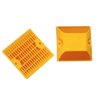 Verkeersveiligheid Plastic Reflective Road Stud in geel 100X100X20mm voor verkeersveiligheid