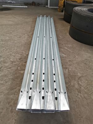W Beam Guardrail AASHTO M-180 Standard en 550-600 g/m2 Zinkcoating voor verkeersveiligheid