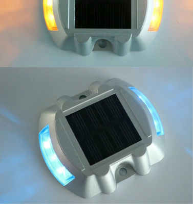 Aluminium PC Solar Road Stud met rode LED-reflector en zonneoplaadcapaciteit
