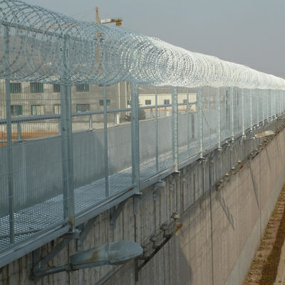 Gepersonaliseerd gegalvaniseerd en poederbedekt Razor Wire hek voor residentiële bescherming