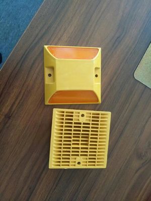 Plastic Cat Eye Road Reflector Road Stud voor verkeersveiligheid 100X100X20mm vervaardigd