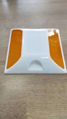Plastic Cat Eye Road Reflector Road Stud voor verkeersveiligheid 100X100X20mm vervaardigd