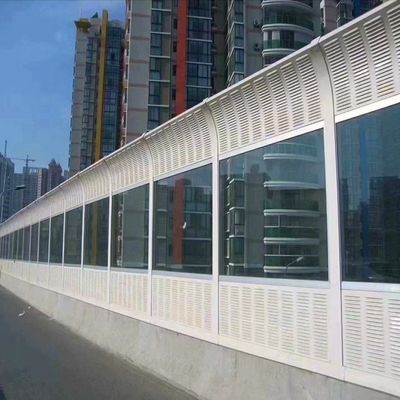 Een weggeluidsbarrière met aluminiumpaneel, geluidsisolatie-scherm en isolatie-barrière