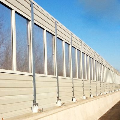 Een weggeluidsbarrière met aluminiumpaneel, geluidsisolatie-scherm en isolatie-barrière