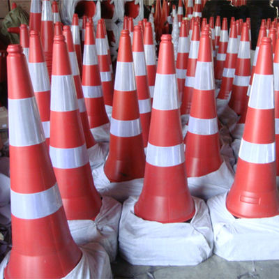 Hoog zichtbare oranje PVC wegverkeerskegel Voor de veiligheid op de weg