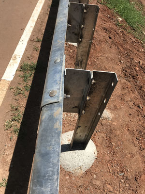 Technologie Warm gegalvaniseerd koudgewalst W-balkbeveiligingsrail voor verkeersveiligheid