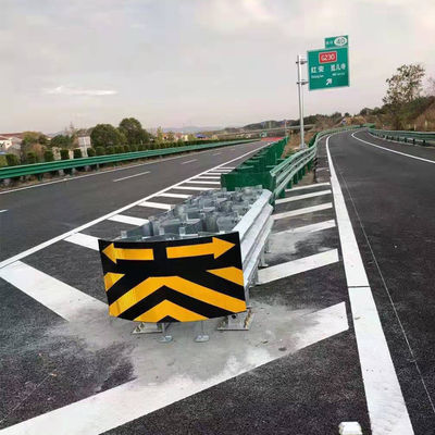 ISO9001 2008 Gecertificeerde verkeersveiligheid Crash Cushion Steel Barrier