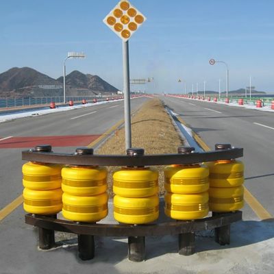 Hot Dip Galvanized Ss400 Steel Crash Roller Guardrail met EVA Rolling Barrels