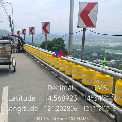 Hot Dip Galvanized Ss400 Steel Crash Roller Guardrail met EVA Rolling Barrels