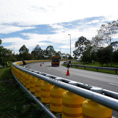 CE-standaard Rotary Guardrail EVA Anti-Climb Roller Barrier voor verkeersveiligheid Geel