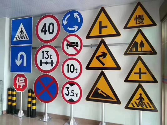 Op maat gemaakte verkeersborden van aluminium/staal voor de verkeersveiligheid volgens de eisen van de klant