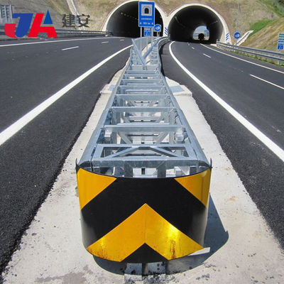 Gegalvaniseerde poedercoated anti-corrosie snelweg crash kussens barrière beveiligingsrail