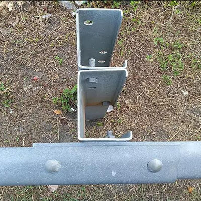 Q235 Q345 W Beam Guardrail Hot Dip Galvanized Guardrail Spacer voor verkeersveiligheid