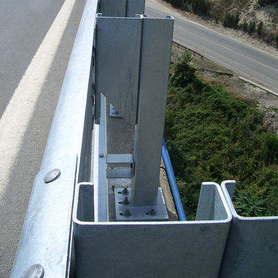 Q235 Q345 W Beam Guardrail Hot Dip Galvanized Guardrail Spacer voor verkeersveiligheid