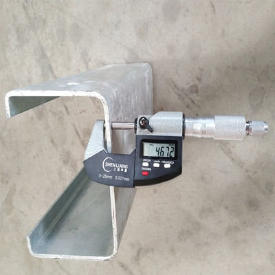 Q235 Q345 W Beam Guardrail Hot Dip Galvanized Guardrail Spacer voor verkeersveiligheid