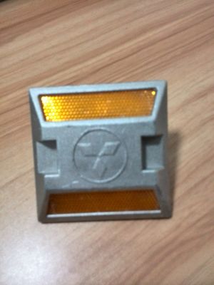 Veiligheid op de weg PVC gegoten aluminiumpad voor de installatie van snelwegen