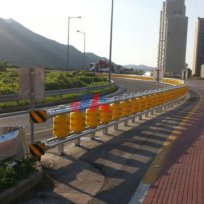 Hoge intensiteit staal rollend beveiligingsrail warm gedompeld gegalvaniseerd voor de veiligheid van het wegverkeer