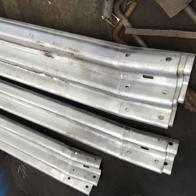 Poederbedekte buitenbeveiliging Veiligheid op de weg Beschermingsrail Anker Eind met gegalvaniseerde afwerking