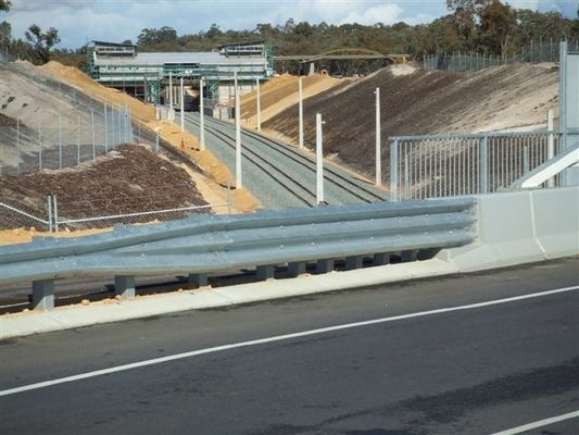 Highway Guardrail W-balken met warm gedompelde gegalvaniseerde coating en aangepaste lengte