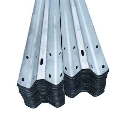 USA AASHTO-M180 Crash Barrier Guardrail met warm gegalvaniseerde koudgewalste technologie