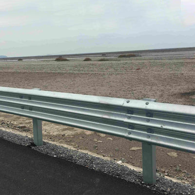 USA AASHTO-M180 Crash Barrier Guardrail met warm gegalvaniseerde koudgewalste technologie