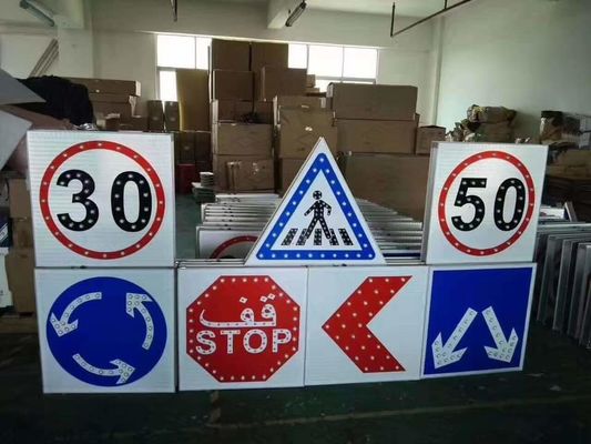 Op maat gemaakte reflecterende boodschappenbordwegwijzer Voor verkeersveiligheid 10cm-25cm reflecterend bandje