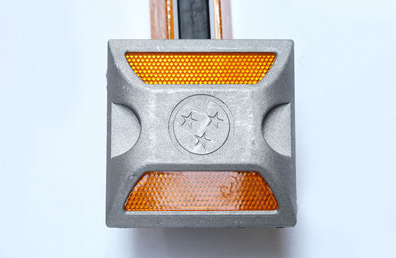 G105 LED Solar Aluminium Highway Road Stud Hoog zicht en IP68-certificering