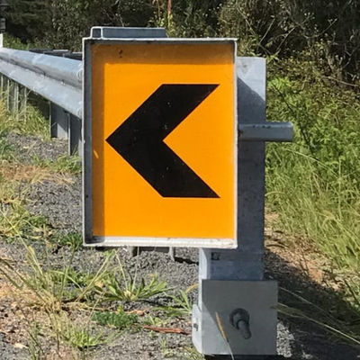Straight Barrier Roadway Safety gegalvaniseerde W- en Thrie-balk voor wegbeveiliging