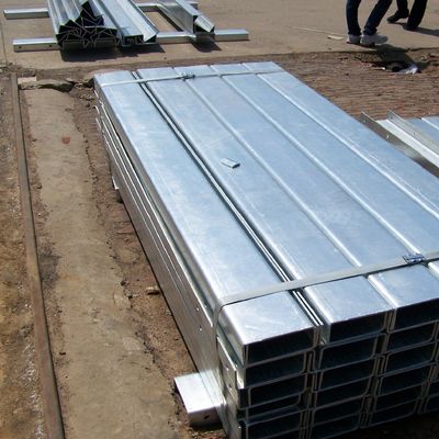 Hot Dip Galvanized Highway Protective Steel Guardrail Post met ISO9001 2008-certificaat