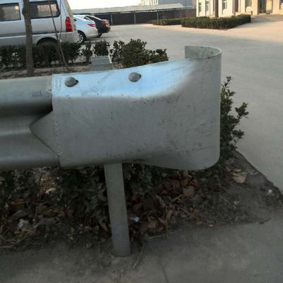 Op maat gemaakte gegalvaniseerde botsingshindering Highway Guardrail End Terminals voor verkeersveiligheid