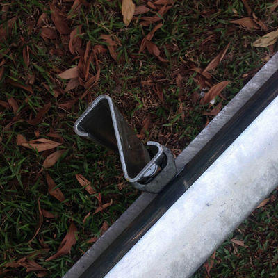 Highway Guardrail AASHTO M-180 Z-vormige palen met duurzaam roestvrij staalmateriaal
