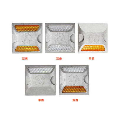 eind G105 Geel gegoten aluminium vierkant wegstaaf voor verkeersveiligheid 100*100*20 mm Grootte