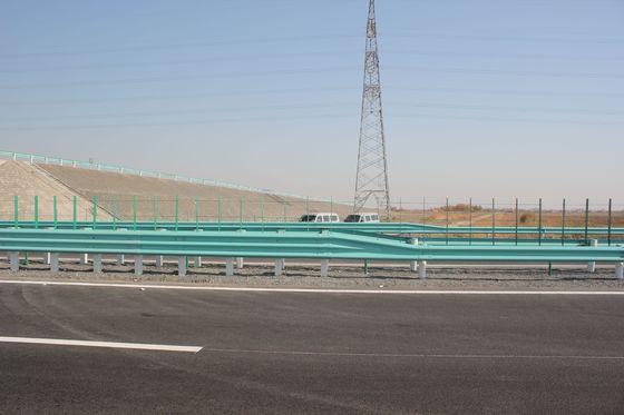 Op maat gemaakte W-balk-flexbalkbeveiligingsrail voor verkeersveiligheid gegalvaniseerd en poederbedekt