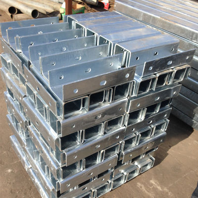 Q235 Q345 Op maat gemaakte Flex Beam Guardrail GI Roadway Safety Trapezoïdale U Spacer