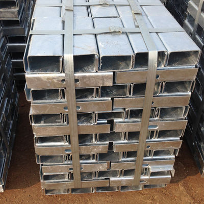 Q235 Q345 Op maat gemaakte Flex Beam Guardrail GI Roadway Safety Trapezoïdale U Spacer