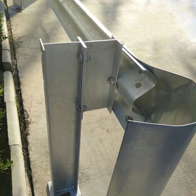 Gegalvaniseerde en poederbedekte H-post en afstandsbediening voor AASHTO M-180-beveiligingsrailinstallatie