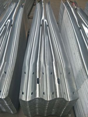 Q235 Q345 Hot Dip gegalvaniseerd Highway Guardrail Post 150-75-5-1830 voor de bescherming van de snelweg