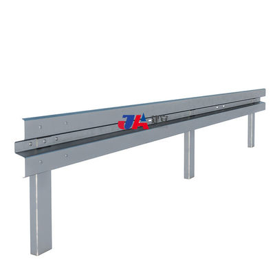 Buitenbeveiliging Q235 Q345 gegalvaniseerd Aashto M180 W balkbeveiligingsrail voor snelwegen te koop