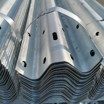 Gegalvaniseerde W-balk wegrail met CE/BV/ISO-certificaten en AASHTO M-180-norm