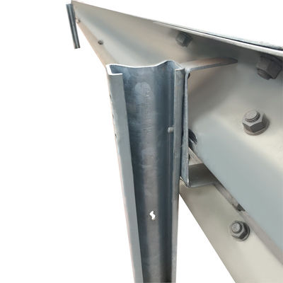 Warm gegalvaniseerd en koud gewalst techniek Autostrada Guardrail Crash Prevention Barrier