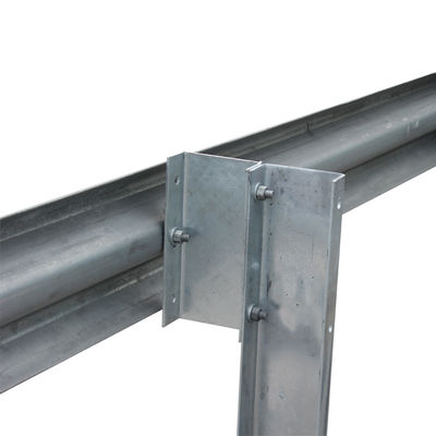Gepersonaliseerde Warm gegalvaniseerde en koudgewalste technologie Highway Guardrail voor de weg W Beam